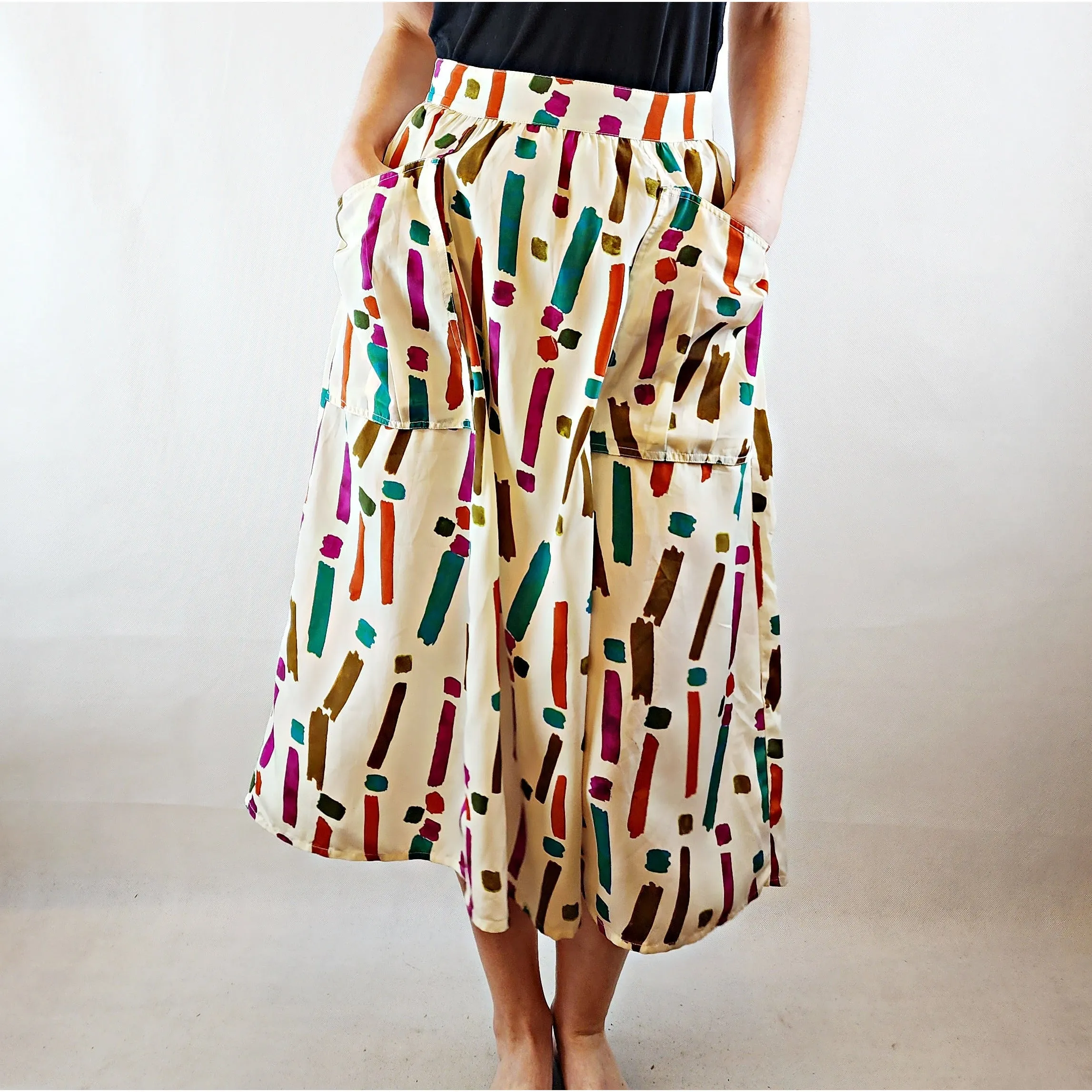 Asos pre-owned white silk feel high waisted skirt with unique striped print size 6