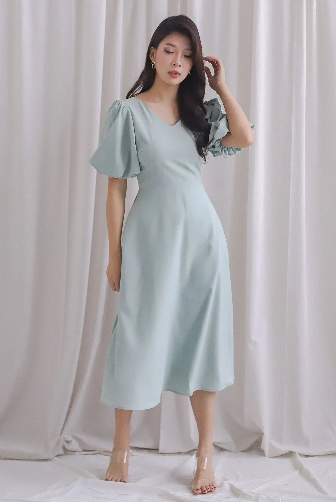 Evanne Twist Bow Back Midi Dress In Seafoam