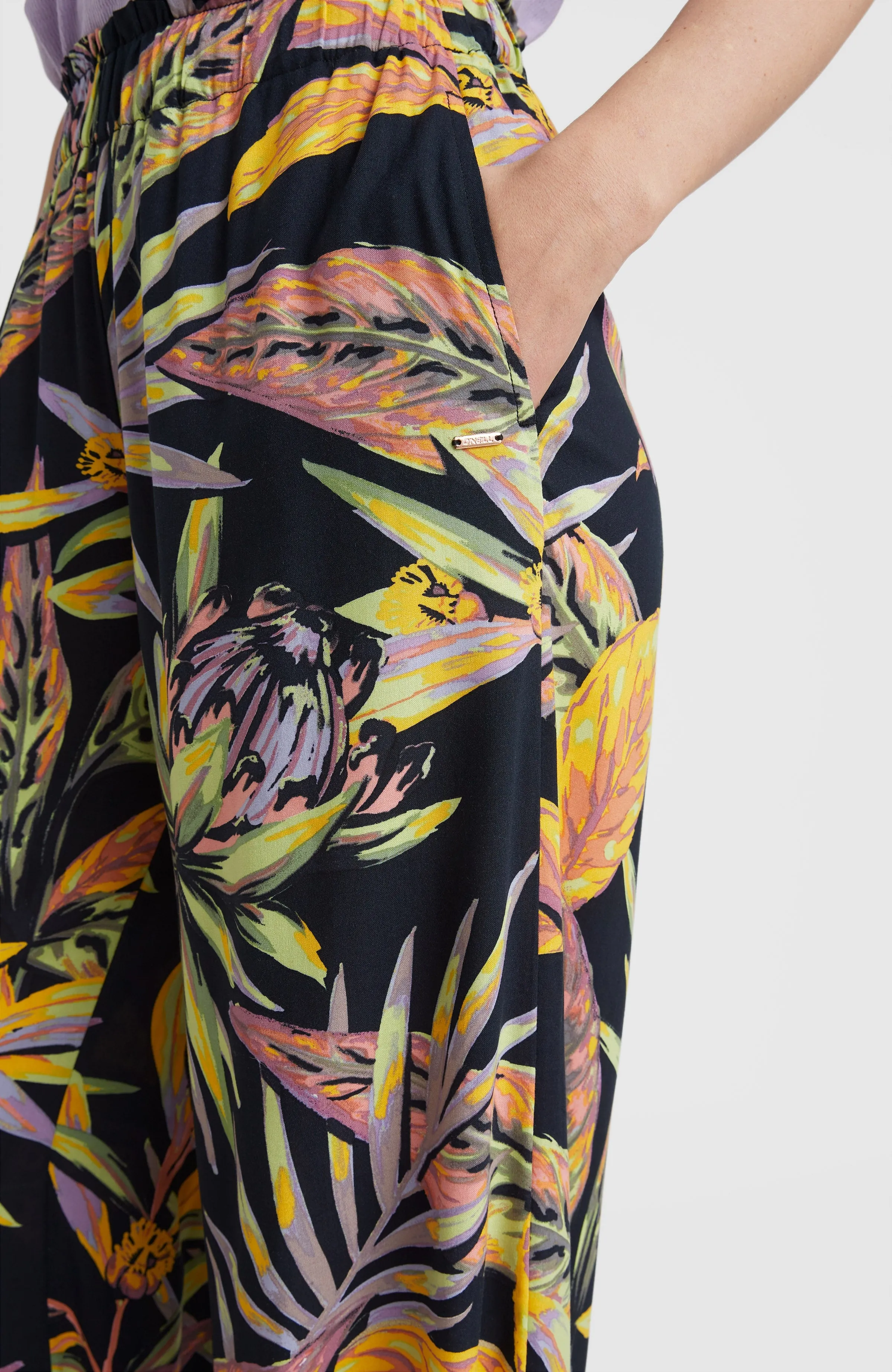 Malia Strandhose | Black Tropical Flower