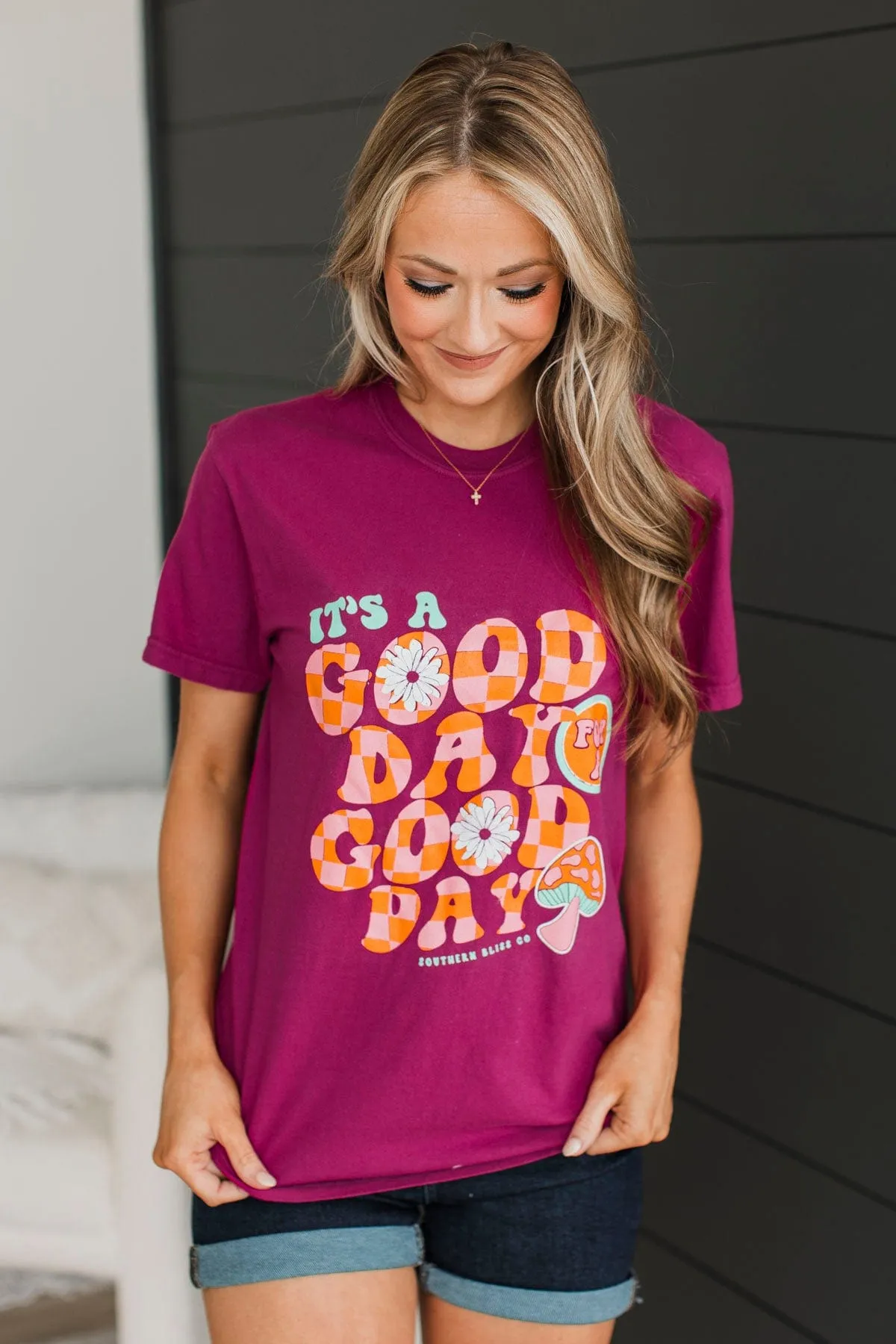 "Good Day" Graphic Tee- Magenta