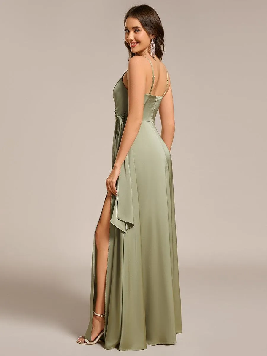 Robe de demoiselle d'honneur fendue en satin à bretelles
