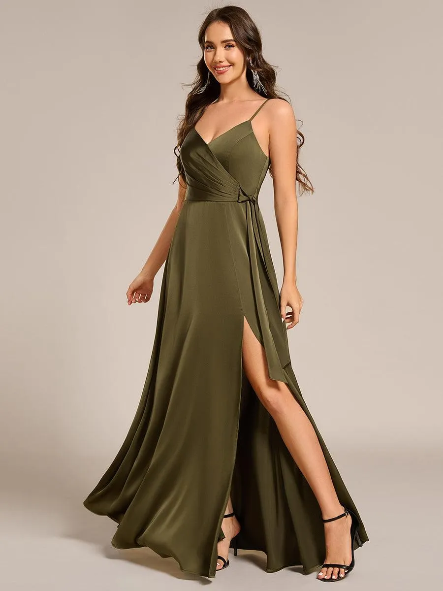 Robe de demoiselle d'honneur fendue en satin à bretelles