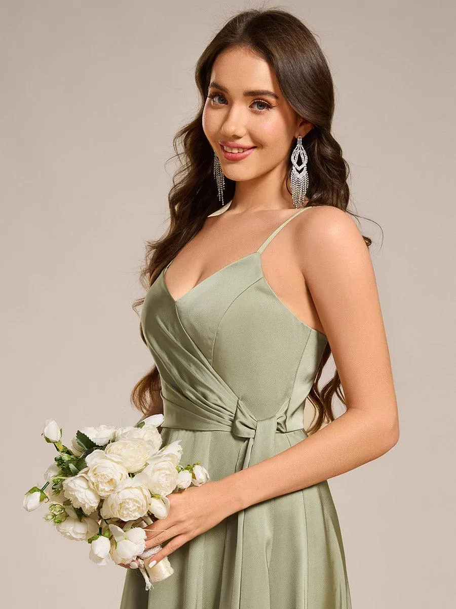 Robe de demoiselle d'honneur fendue en satin à bretelles