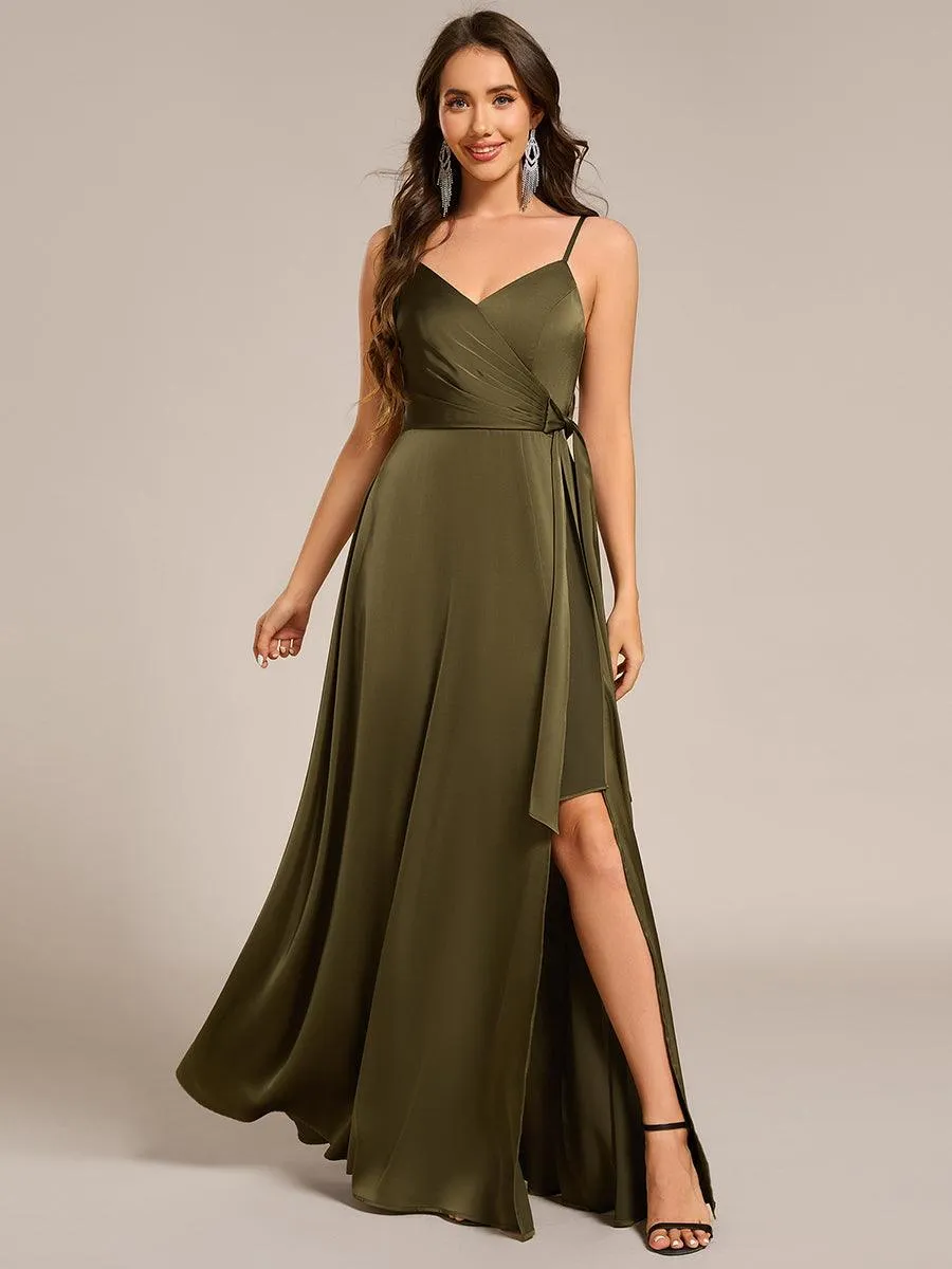 Robe de demoiselle d'honneur fendue en satin à bretelles