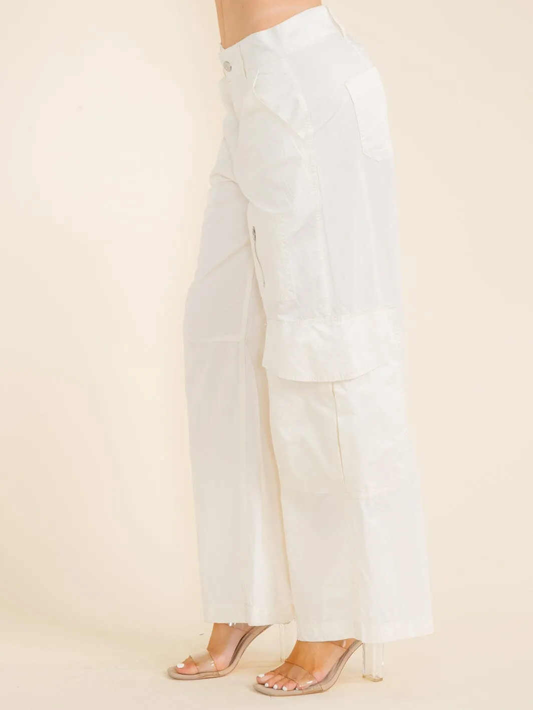 WOMEN'S BUTTON CLOSURE CARGO POCKETS WIDE LEG PANTS